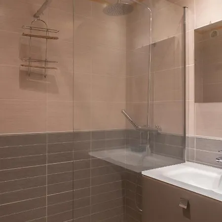 Martine, Eterlous Apartment *